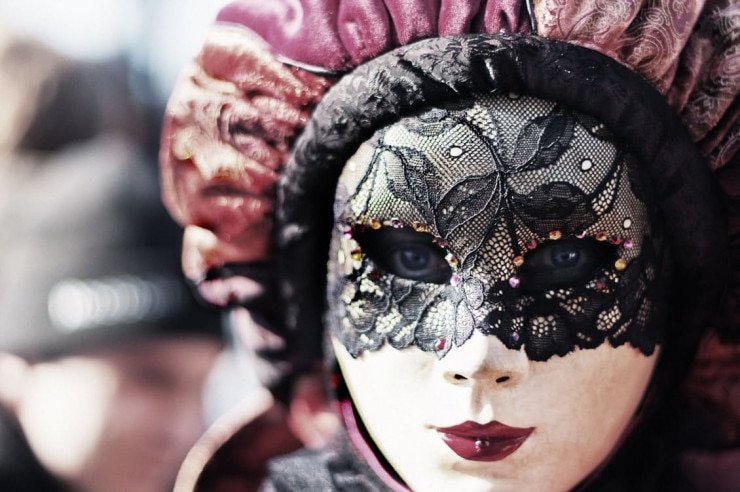 Carnaval kostuums en maskers uit heel Europa